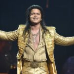 how tall is bruno mars